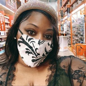 Meet your Posher, Ms. ce